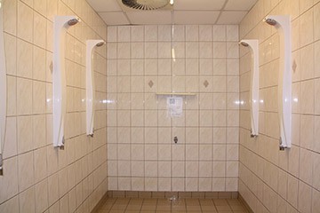 Sanitärtrakt mit Duschen